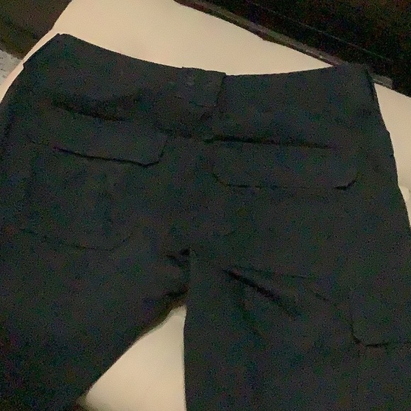 Under armor black cargo pants , heavy material - Picture 6 of 7